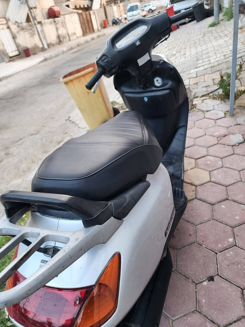 دراجه سبيسي للبيع كفرات اصلي كابريتر اصلي دراجه بلاديه نظيفه مفتوحه رايمر مره وحده الله شاهد ب٧٠٠ وبيه مجال رقم ***********
