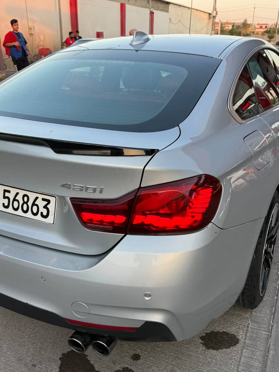 شوف هاي اجدد 430i حتشوفها
اربع بيبان داخل احمر جلد كشن بي 8 تحكمات والكشن وميموري 
يعني اعلى مواصفات ب فئتها 
انطيك كفالة كير ومحرك وكهربائيات كلشي شركة وصدر جديد وحدايدية جديدة شركة لا مصلحة ولا معمرة كفالة عامة 
بيها جاملغ وربع باب يعني ضربتها قطعة وربع 

كلشي بيها شغال ومكفول وماشية 68 الف حقيقي افحص كمبيوتر 

من انضف السيارات بالعراق موديل 2017 السيارة m باكج 
حتى دسكات جديدة كلشي ماتصرف عليها 
يرادلها بس كشن السايق الجلد مالته تعبان يحتاجلة ترتيب ومشط الستيرن بين طقة خفيفة كلش يمشيك سنتين بالميت 

مداور وتحويل باي وقت يعجبك 

معروضة 198 ورقة 
عليها غرامات ب 6 اوراق اني ادفعهن مكاناها بغداد الجادرية 
محرك 4 سلندر توين تيربون بحياتها ما مشتمة بانزين عادي كلة سوبر ومحسن 

واستخدام سيارة ثانية يعني استخدام قليل 

***********

وبعد مواصفات بيها 

تحكمات سيترين تبريد قطعتين وكل جهة تبريدها منفصل والتبريد ثلج ثلج 

حساسات 360 وسماعات هارمن كاردن 

وعلها باب كورن stage 1
شاشة 
السيارة مابيها ولا مسج 

دهن مبدل البارحة 

فتح ابواب وجامات عن بعد 
صندوق كهرباء 

مرايات شفط 

كتالوك السيارة مال الشركة موجود 

طفاية ومعداتها الاصلية كلشي مال الشركة 

حادثها قطعة وحدة من امريكا 
والسيارة كاصيها ب اربع شدات
