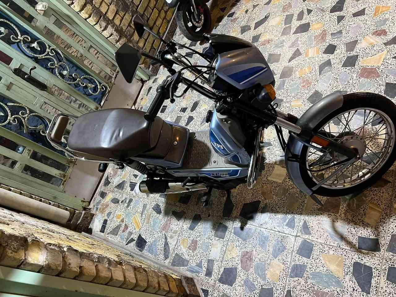 السلام عليكم دراجه TVS XL100 دراجه الله شاهد نضيفه مكينه مامفتوحه ناعمه  كهربائيات من الطول للطول شغاله هندر سلف نضيفه ماشيه 10 الاف ولدراجه مامتعوبه ومااستخدمه اهواي لاشغل ولادلفري متروكه بلبيت ومثل ماواضح بلصور هيه التحجي تيوب ثنين وياها + كلج جديد بعده ماشاده  الدراجه اكفله الك كله تجي وتفحص بنفسك رايدها 800 الف وبيه مجال الموشراي رحمه الموتاه لايدخلي ويتعبني وهاي الصور وكدام عينك شراي اهلا وسهلا بيك مكاني البصره حي الاصدقاء قرب جامع العباس اغلب الوقت بلشغل تتصل ونتفاهم ع جيه متوفر وتساب رقمي ***********

