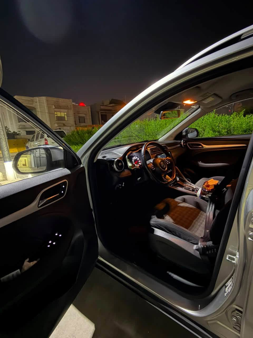 MG ZS STANDARD 2024
سعرێکی خوار بازاڕ✅
سەیارەیەکی تا بلێی جوان و پاک 
گێر مەکینە تەبرید تەقە و ڕەقە بەشەرت
ماوەی رۆیشتن ٣٦ هەزار 
سەیارەیەکی یەک دەستە
تەنها ٢ جێ PDR بچوکی هەیە.
ئەگەر موشتەریت نامە بنێرە.

للبيع: إم جي زي إس (MG ZS) - موديل 2024
 الحالة: سيارة بحالة الشركة، نظيفة جداً وخالية من التخماش.
 الممشى: 36 ألف كيلومتر فقط.
 الملكية: استلام أول (سەیارەیەک دەست).
 المواصفات والشرط: الجير، الماكينة، التبريد، ونظام التعليق (التقتە و ڕەقە) مشروط بالكامل وبحالة ممتازة.
ويوجد فقط  (PDR) صغير جداً في قطعتين .
کلش سلیم✅
