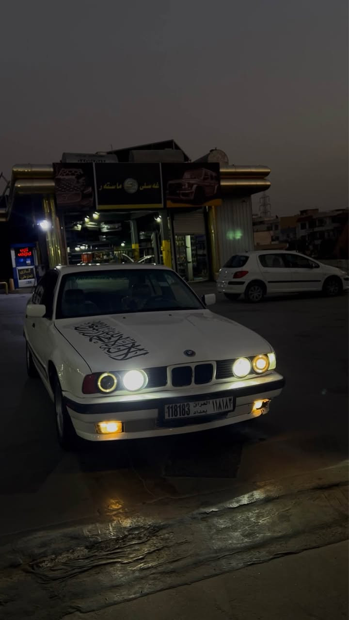 Bmw 525
1990
دیجیتاڵ
بۆ فرۆشتن 
چوار تایەی لۆکی لەسەرە
ویلی حەسیری
بەرگە درگای جوان 
کوشن جڵد
تەبریدی بەس خاز و وایەری ac 
ئەوێت 
ئاڕم پلاستیکی سلێمانی 
گەرمی ئیش ئەکات 
فڵچە و ئاوی جام و مکەبەرەو تەرجیل و گڵۆپی ناوەوەو هەر هەمووی ئیش ئەکات 
ناو گێچی کریستاڵ 
سەیارەکە جایزە دەمێکە لای خۆمە کامل مەسرەفی کراوە ئەوەی کە مابێتی یەک بانسی پێشەوەی ئەوێت و هیچی تر 
داعم و لێدراوی یەک چەمەلەغی دوای هەیە بێ ناو گرتن بەس قرچێکی بچووکە شایەنی باس کردن نیە بەس ماڵی خۆم حەرام ناکەم بۆ دوو دینار 
کامل بۆیاخە سەیارەکە بۆ هەر پرسیار و زانیاریەک یان نامە بنێر یان تەلەفۆن بکەن ڕەجای خواتان لێ ئەکەم بۆ عەیب تەلەفۆن مەکە ئەوەی شت بێت نووسیومە سەیارەکە تەنها فرۆشتنە تەلەفۆن مەکە بۆ ئاڵوگۆڕ  قیست و قەرز چونکە نیمە 
سەیارەکە نرخی ٣٤ گەڵایە 
لە سلێمانیم گەیاندن و نزیک کردنەوەم نیە مشەریت وەرە سێری بکە 
بە ڕۆ لە بەنزینخانەی شێری چیام بە شەو لە چوارچرام 
ڕەقەم تەلەفۆن 
***********
*********** السليمانية, العراق

نص مكتوب في الصور:
- XaLo_Y.TikTok