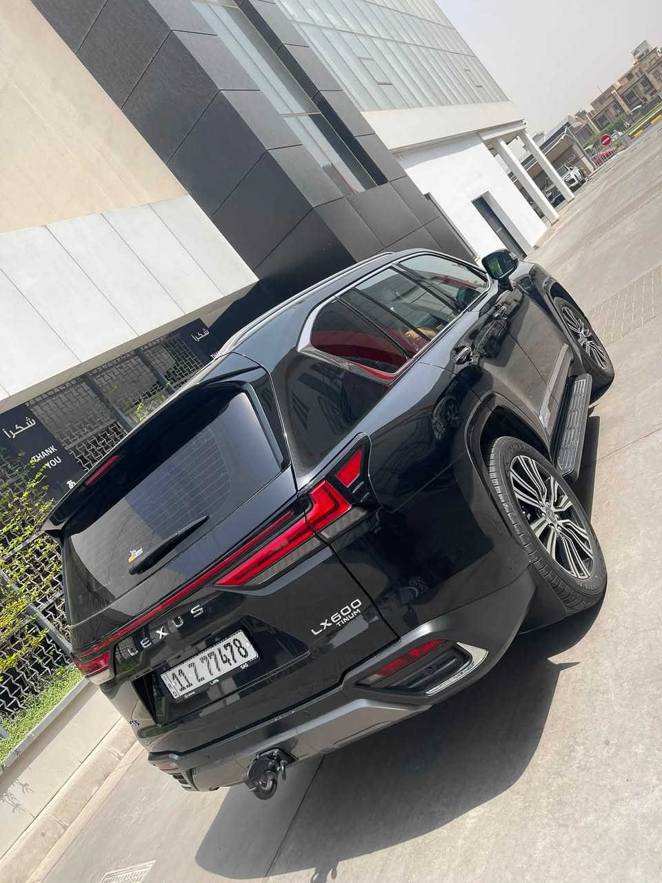 سلام عليكم
Lexus lx 600 platinum

لكزز LX 600 2023 بلاتينيوم ظمان ساز 

سيارة ماشيه 41 الف بعدها بالظمان 

سيارة مغلفه رقم بغداد باسمي

سيارة فول مواصفات  

بيبان شفط داتا شو شاشات خلفيه 

كامرات 360 درجة 

وباقي مواصفات معروفه 

بيع او مراوس

***********
