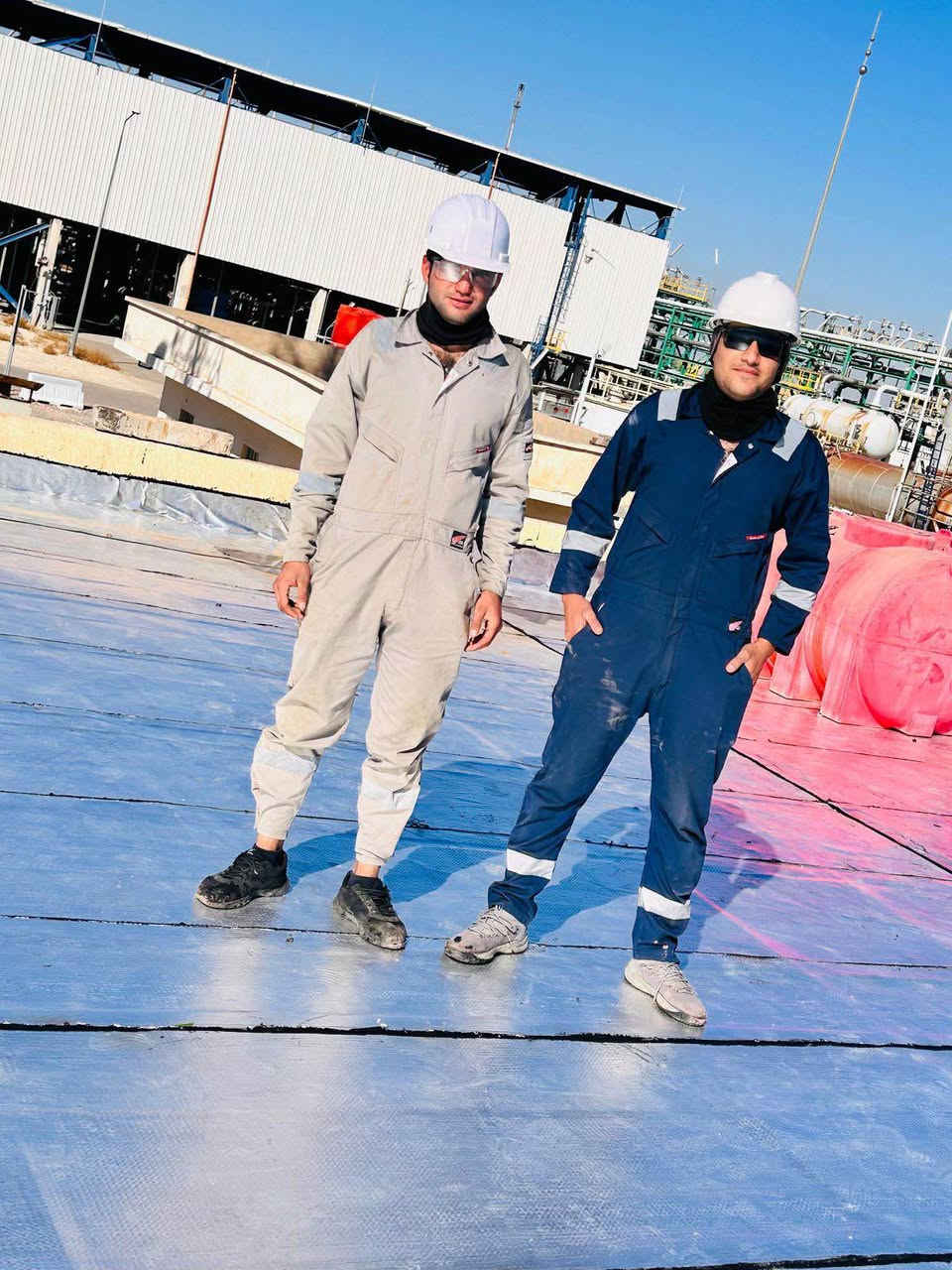 شركة الثقلين اللايزوكام 
تغليف الاصطح والجدران 
العنوان كوت شارع النسيج 
*********** دهل اوران, واسط
