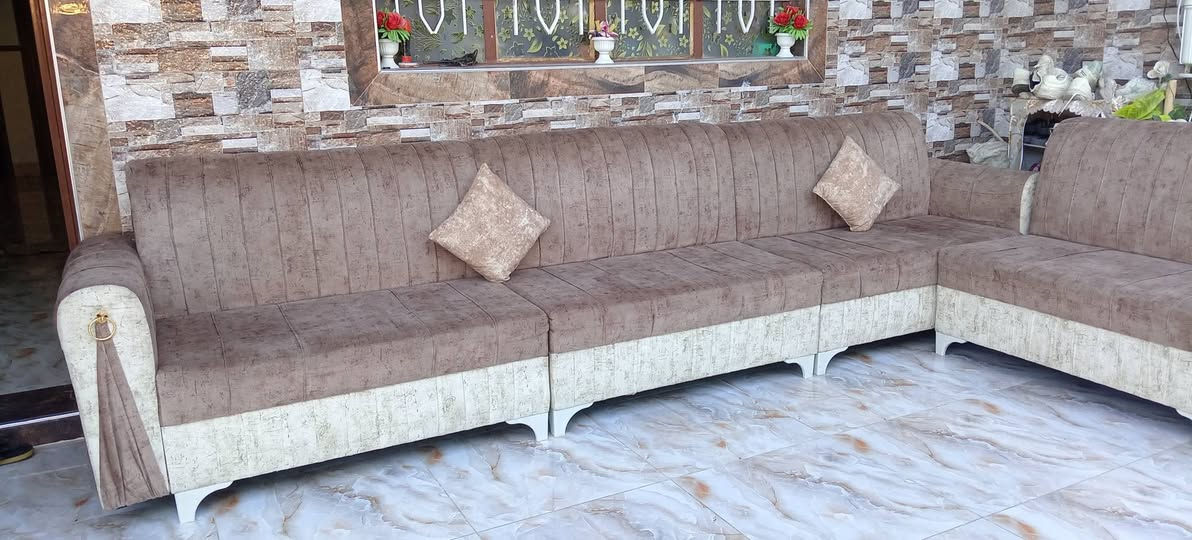 ديوان للبيع مستعجل سعره مناسب جداً للتواصل الرقم بي واتساب ***********
