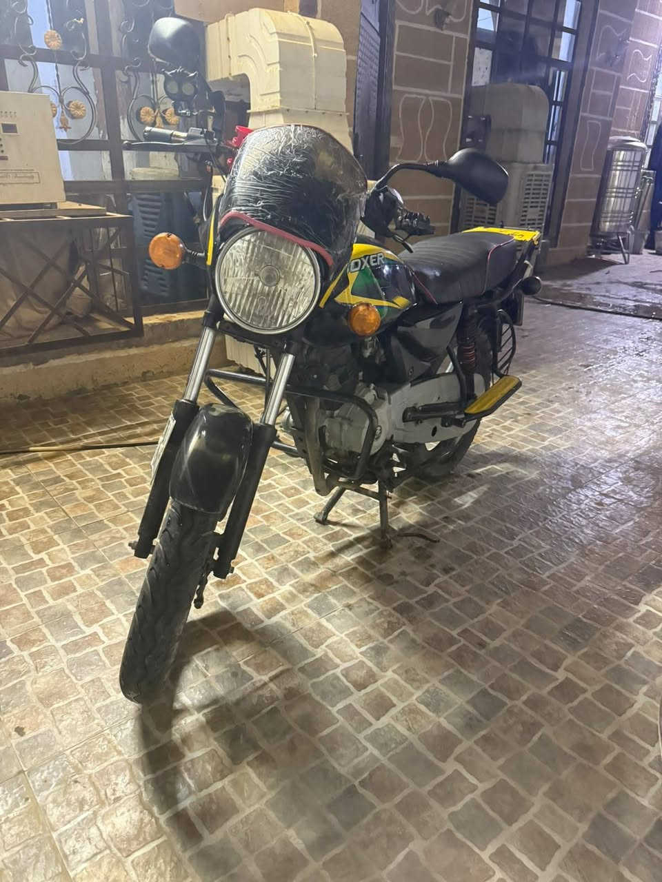 سلام عليكم بوكسر موديل 20 مرقم ارقام نكليزي شرط تحول سعر 1400 وابيهة مجال تصال على رقم *********** غير متواجد على خاص
