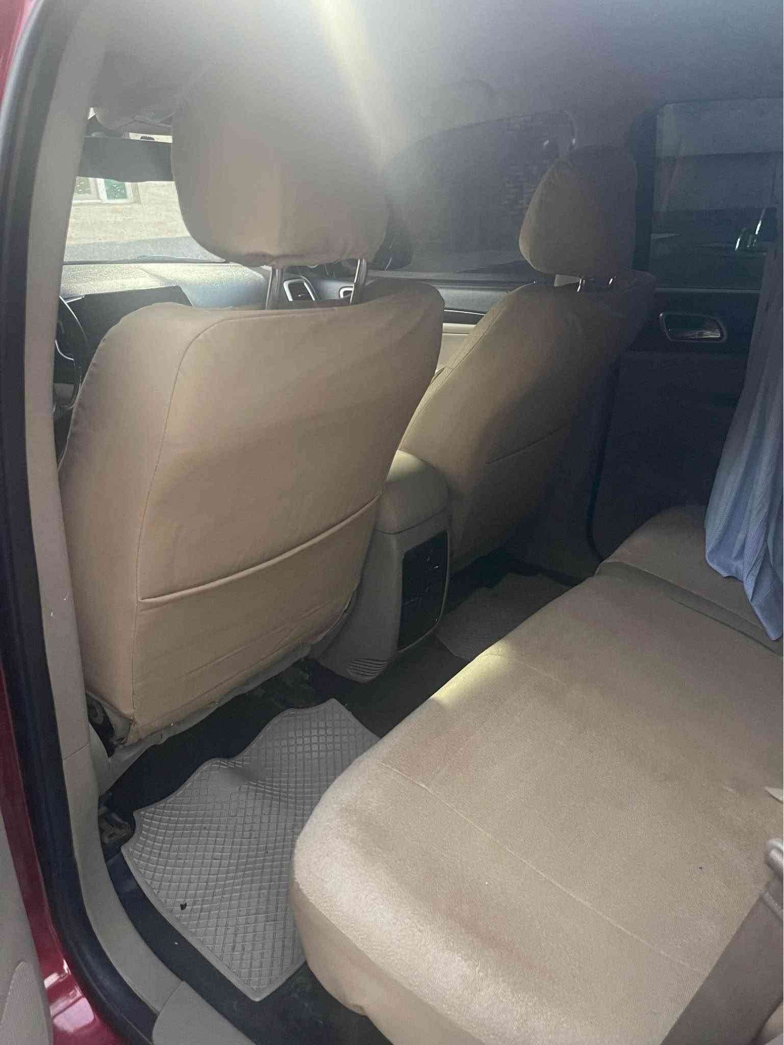 Jeep laredo 2014 
سیارەکە بەناو ناکری بەناو شەریکەیە ئەولیاتە 
کیشەی مەدەن و شەخسی بە شەرت
٣ پارچەی بۆیاخە بی ژوری 
سحری ١٢٥ وەرەقە و موجال
*********** سوران, أربيل
