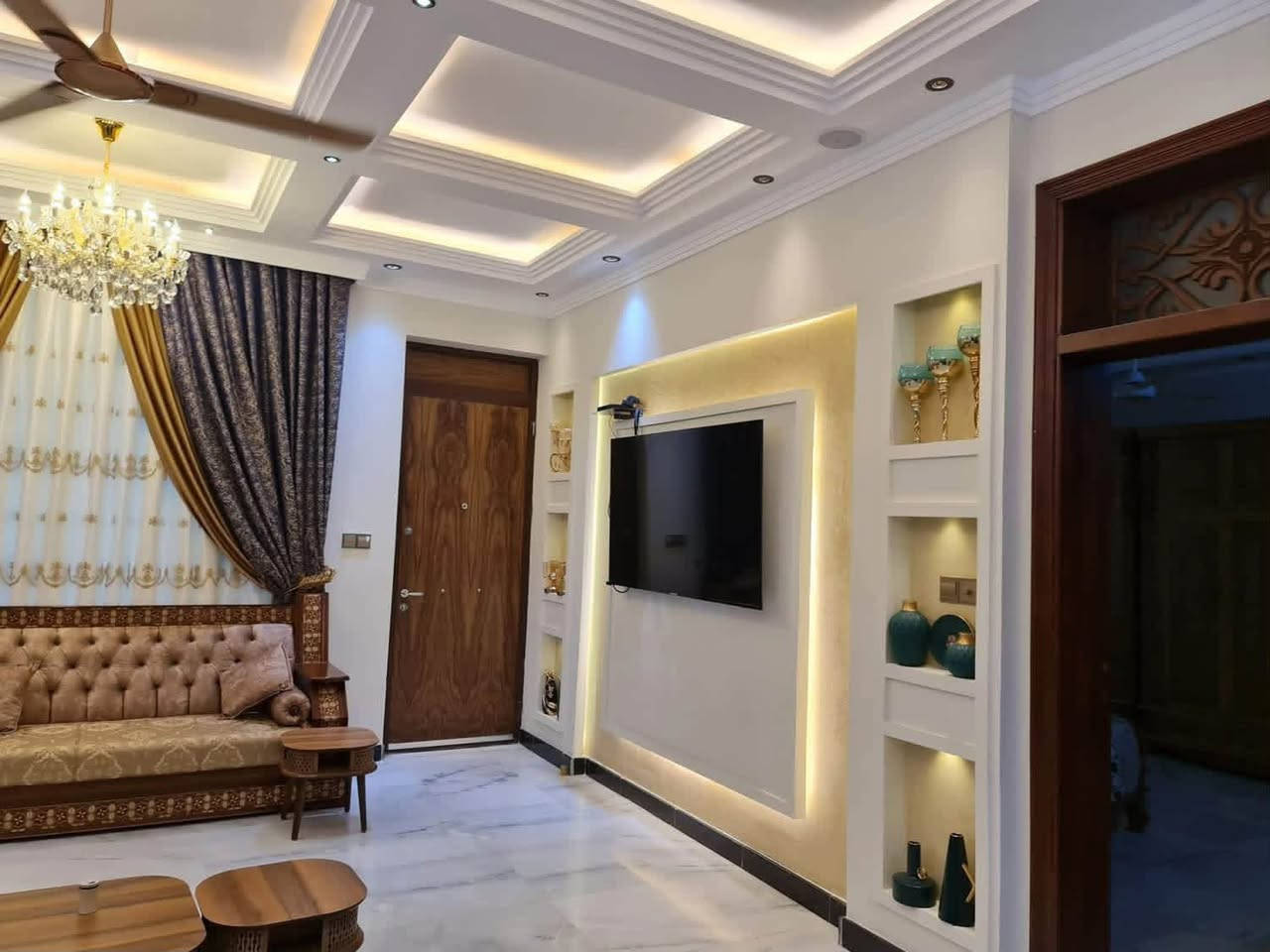حي التجار البلديات
مساحه 200 متر واجه 10 ونزال 20

بيت ركن وتشجير جانبي وخلفي 

طابو ملك صرف

بيت بناء حديث 2023 درجه اوله

يحتوي ع 7 عرف نوم 

للاستفسار

***********
