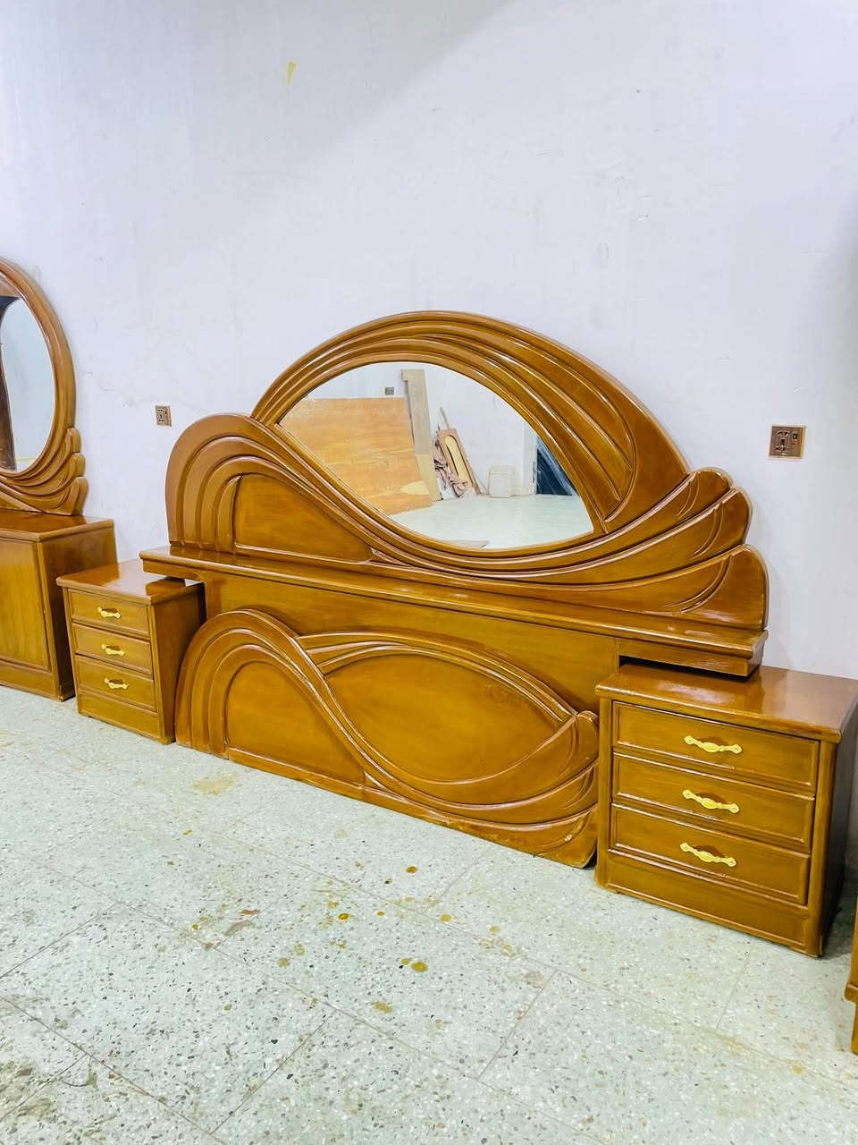 سلام عليكم غرفه كامله للبيع عنوان مدينه الصدر اي استفار ع رقمي *********** بي واتساب
