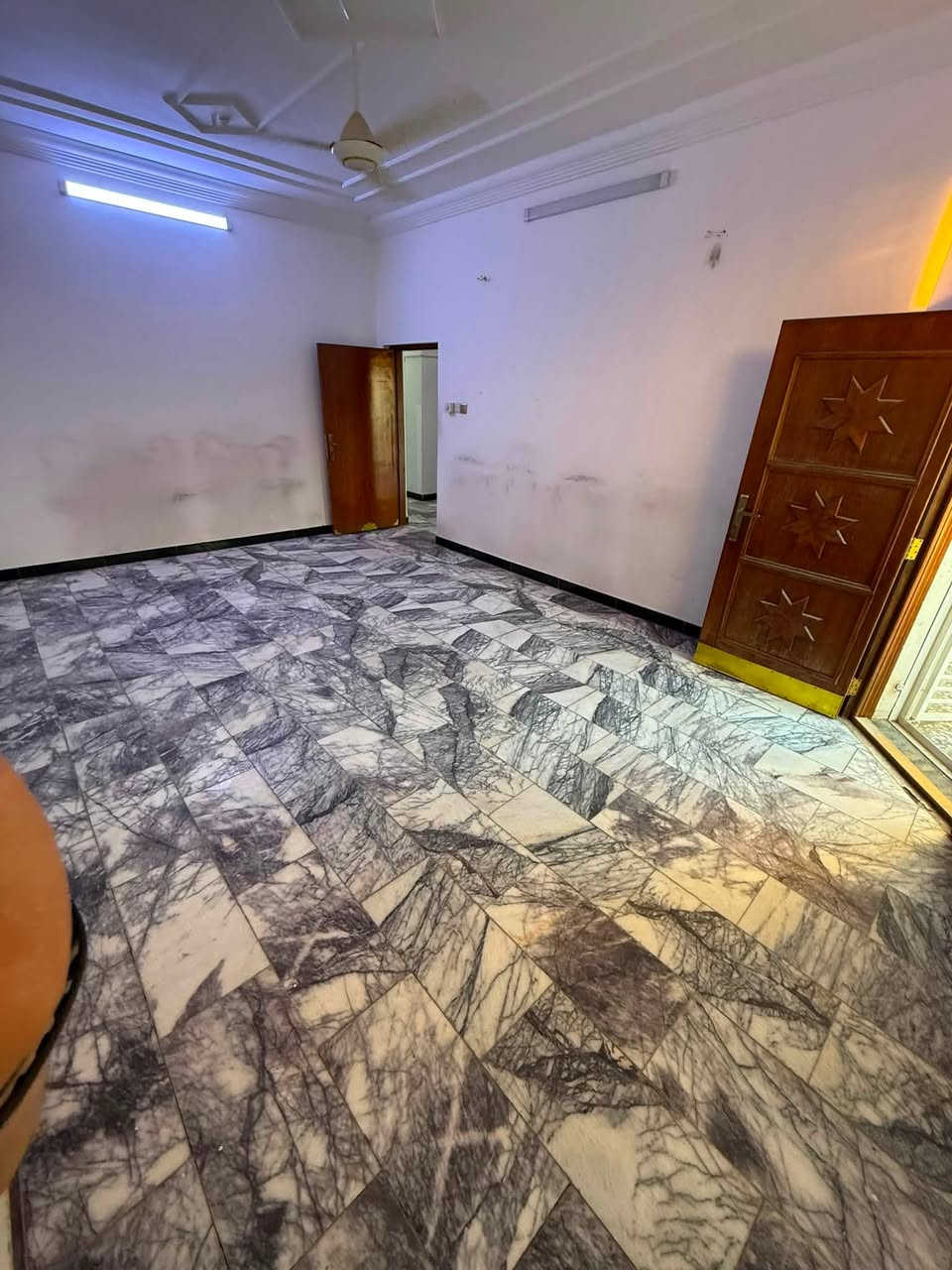🏠 إيجــــــــار بيت مميز
📐 المساحة: 130 متر
📏 الواجهة: 8 متر
📏 النزال: 16 متر
🏗️ البناء: 2020
🚪 مدخلين
🛏️ 4 غرف نوم
🚿 حمامين
📍 الموقع: حي البنوك – على شارع عام
⭐ موقع مميز جداً
💰 المقدمة: 3 أشهر سعر. مناسب 
📞 للاستفسار: ***********
واتساب.
