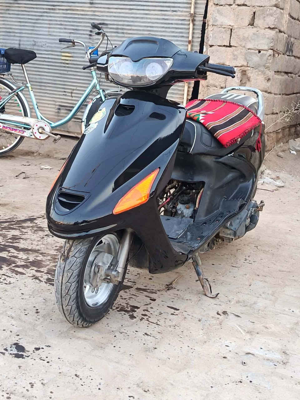 سلام عليكم
دراجه للبيع استوها مجفته تجفيت درجه اولى 
تايرات جدد
ضفيره جديده بلاديه 
دبلات جدد 
كلجات جدد 
كهربائيات كلها شغاله 
صالنصه رياضي FM الاصليه
دراجه ماتصرف عليها ربع كبل شغل واطلع 
***********
