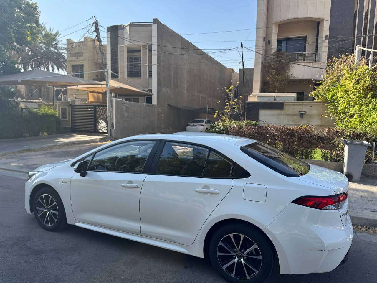 السلام عليكم 
تويوتا كورلا هايبرد🚗
الشكل الامريكي 🇺🇸
الموديل : 2024
اللون : ابيض 
ماشيه : 27500 كيلو 

المواصفات 🚗
كشنات جلد 
مقعد السائق كهربائي
اوتو هولد
فتحه سقف
جام اوتو
رادار
مثبت سرعة
تحديد مسار 
‏LED نهاري
اشارة بالمرايا الجانبية
كامرة خلفية
تحكم ستيرن
دخول ذكي
3 وضعيات قيادة
تبريد قطعتين
حساسات ضغط الاطارات
‏Apple carplay

السعر :23،500،000000 مليون 🇮🇶

📍الموقع : بغداد السيدية
📱***********
