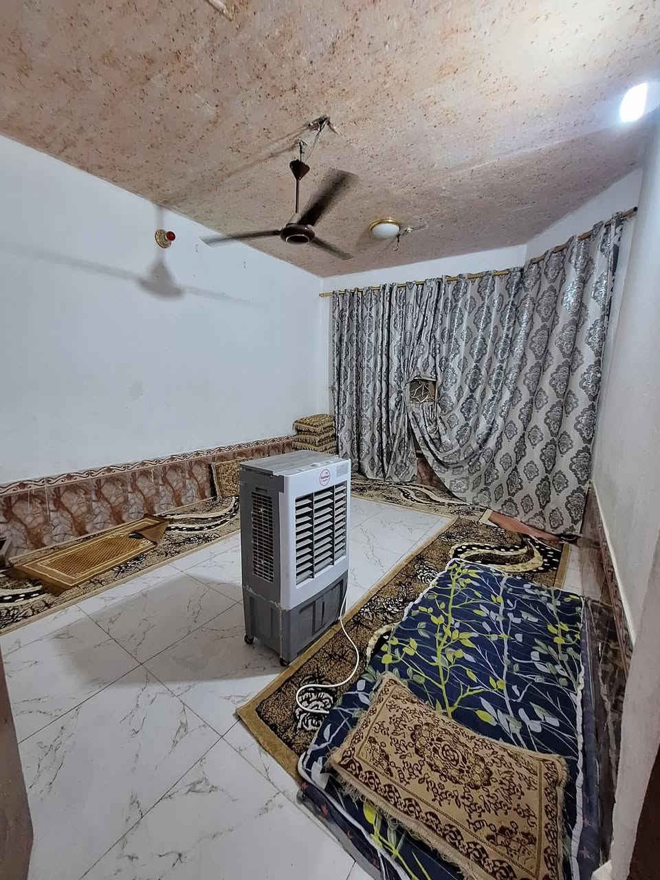#للبيع بيت زراعي سند 25 مداور بأسم المشتري ومرقم ومشمول بالتطويب
#المساحة 130 متر 
#يتكون من غرفتين جوه وفوك السطح ومطبخ واستقبال وصالة وصحيات خارجيه وداخليه ومحل خارج البيت العنوان الديوانية خلف الحضاره البو جاسم مقابل مديرية المخدرات الأستفسار ***********+*********** واتساب *********** او مراسلة الصفحة
