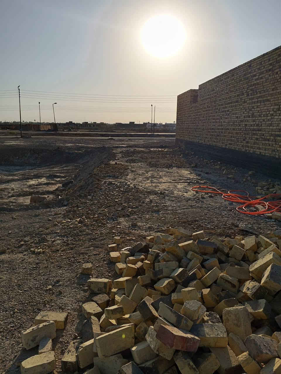 يالله سلام عليكم عرصه طابو زراعي سند 25 للبيع بالمجمع الامير السكاني قريب على مجمع الشاميه السكني مساحه 100 م واجه 5 ونزال 20م مدفون وجاهزه للبناء للأستفسار اكثر *********** حيدر  الشيباني
