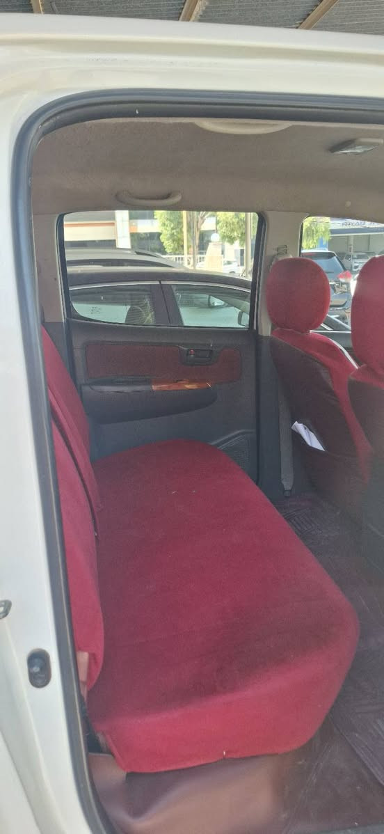 Hilux 2013 كويتي
***********
كير و مكينة نظيف 
بدون دعم
بها ملاحظات صغيرة
سعر 190 و مجال
المكان دهوك

نص مكتوب في الصور:
- FAST CARS