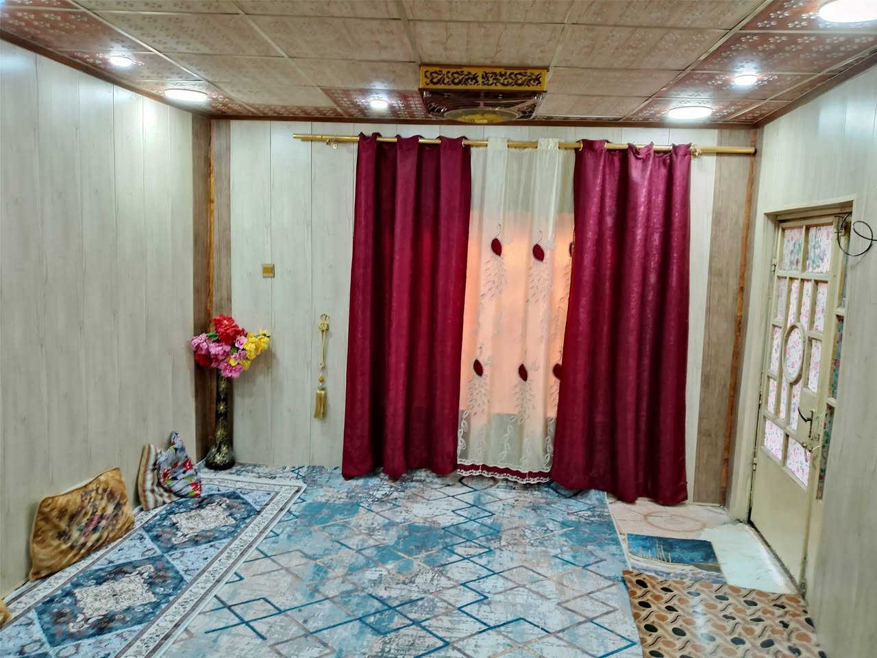 السلام عليكم 
دار للبيع مساحه 100متر طابو زراعي سند 25 قريب على الامام الحمزه يبعد عن الامام 300متر الموقع فرع عدي السعدي ابو الشتايكر الشوراع تبليط مع مجاري داخليه و خارجيه البيت مكون من طابقين الطابق الارضي صاله +استقبال+ غرفه + مطبخ +حمام داخلي الطابق الثاني بي غرفه ومخزن للغراض السعر 40    
للاستفسار على هذا الرقم ***********
