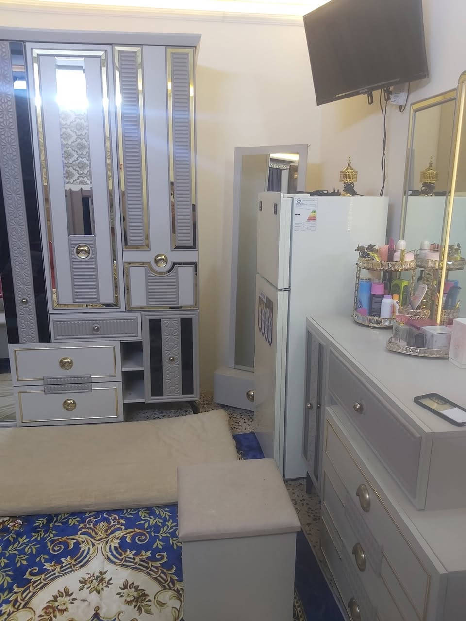 السلام عليكم
غرفة نوم تركي للبيع 
غرفة جديدة مستعملة قليل 
  ٩  قطع غرفة ضخمه ومرتبه 
الشراي يراسلني خاص  
أو الاتصال على الرقم 
***********
