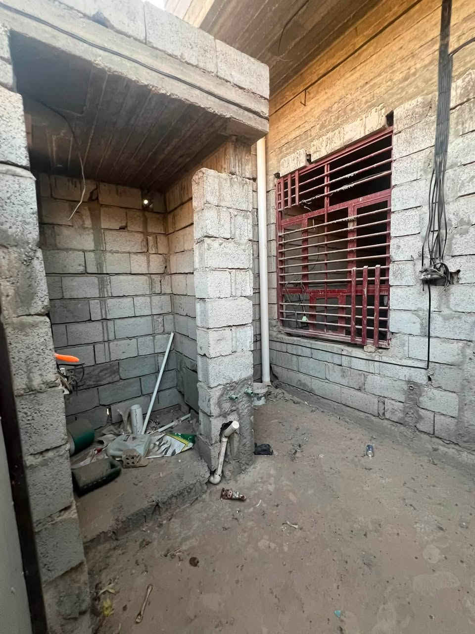 إعلان
هيكل للبيع مساحه ٧١ م
يقع في حي الأمير 
تفاصيل البيت ٢ غرف نوم 

مطبخ و استقبال 

للاستفسار *********** علي حتروش
