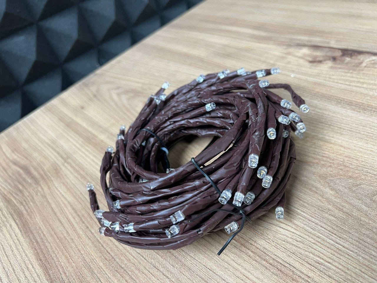 نشرة جدارية • وصلة USB • إضاءة مريحة