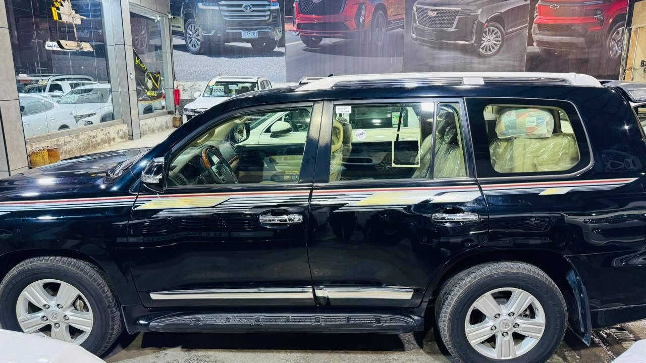 السلام عليكم
لاندكروزر 2014 بريم فول مواصفات رقم بغداد بأسمي تحويل مباشر بيها فقط باب عكس السايق مبدل والشريط طابع للأستفسار اكثر اتصل ..*********** اعتذر عن الرد في التعليقات 
السعر 33 وبيها مجال
