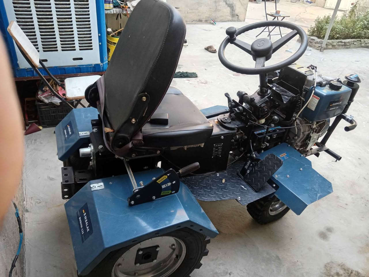 تراکتۆری ناوباغ 13ئەسپی مارکەی BMWدەبڵ ئەکسل  ڕۆتەروگاسنی خەتی لەگەڵە زۆر کەم ئیشی کردوە نرخی 13گەڵاو کەمێک مەجال لەقەڵادزێم *********** بشدار, السليمانية
