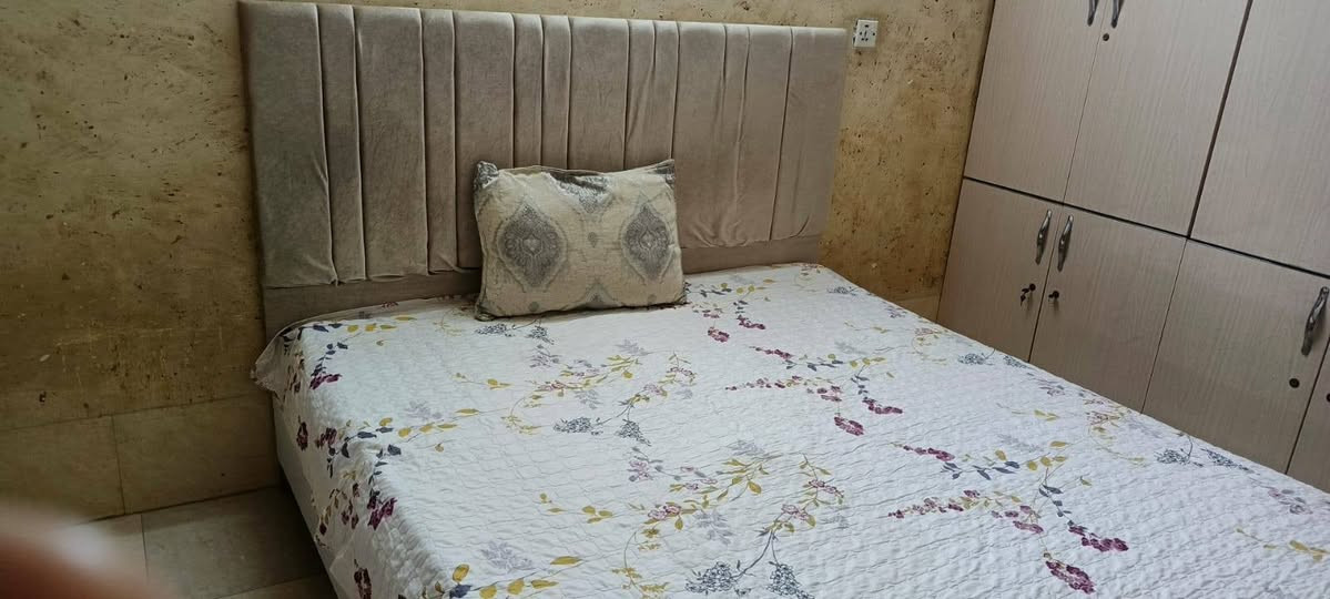 غرفه نوم سرير +ميز+٣كنتور
مع دوشك ٤٠٠ الف
ميز بلازما ٦٠ الف
شراي اتصل 
موجود واتساب 
***********
