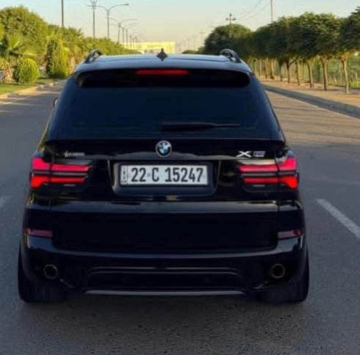 السلام عليكم بي ام x5 موديل ٢٠١٢ السيارة شركة العروش خليجية فول بنوراما 5 كامرات حساسة مغلفة bbf.  محرك كير مكفول. السيارة بيها صبغ كد شبر بالدعامية الامامية والكبريسر مال التبريد وكف فقط السعر 155 مكان بغداد  تواصل ***********
