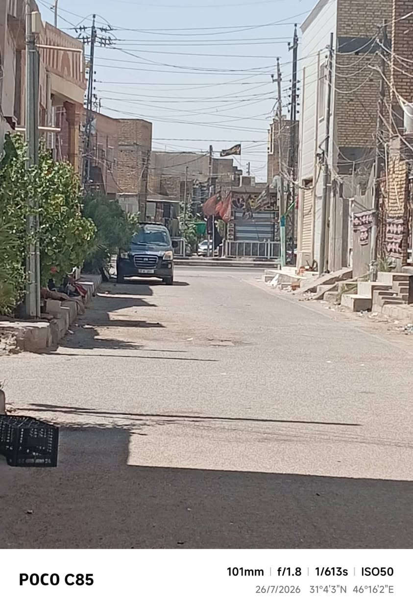 يا الله 
بيت في حي الشهداء يقع بين شارع النص وشارع المحولة  داخل فرع  صيدلية التحرير سابع بيت عن الشارع مساحة 200 متر بناء قديم  قريب على جامعة العين السعر 225 وقابل للتفاوض 
***********

