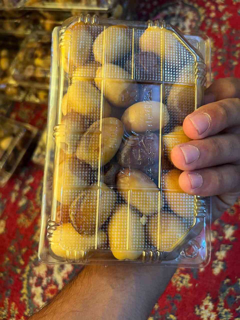 السلام عليكم
يوجد تمر العلبه ب 3000علبتين ب 5000
توصيل محموديه لطيفيه 
تواصل واتساب 
***********
