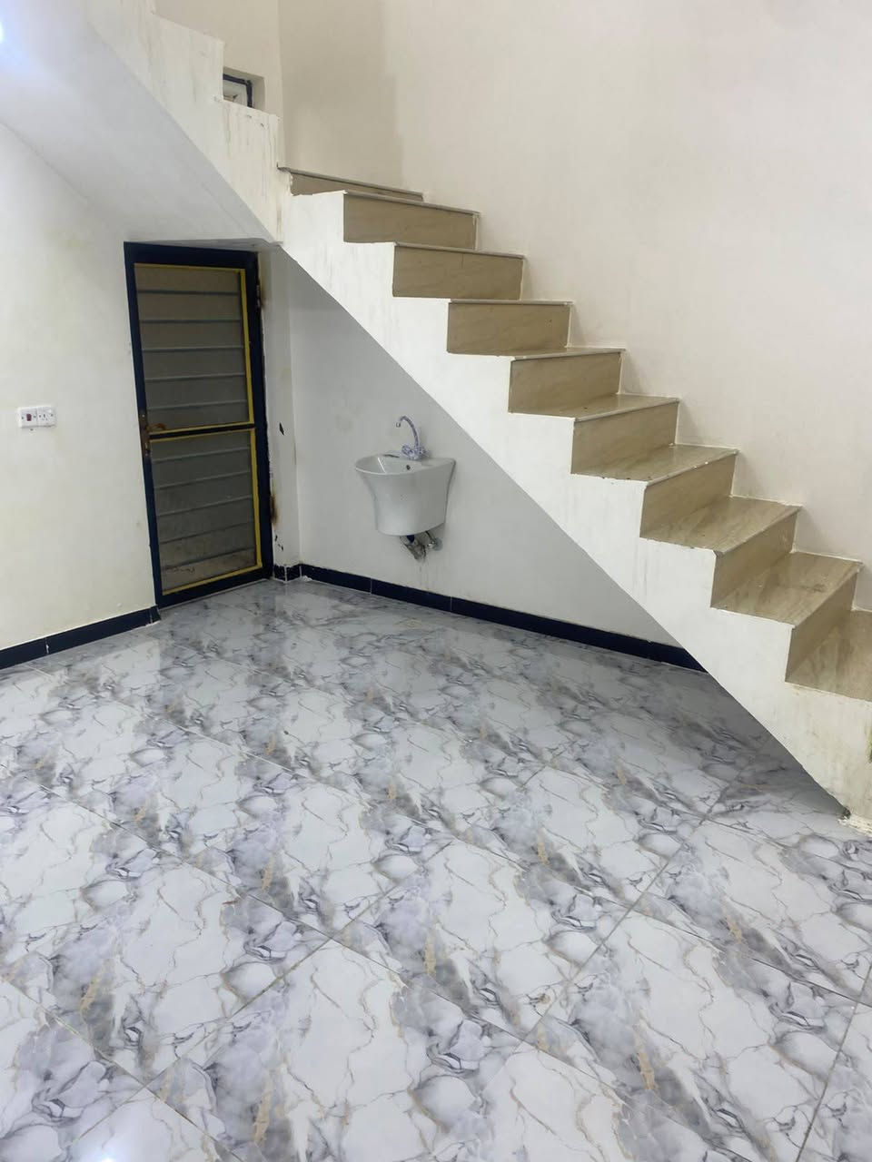 بيت بناء حديث 
مساحة 120 متر 
مكان واسط صويرة 
واصل جميع الخدمات 
شراي يتصل

 ‏‪***********‬‏ اسيا
‏‪***********‬‏اثير
