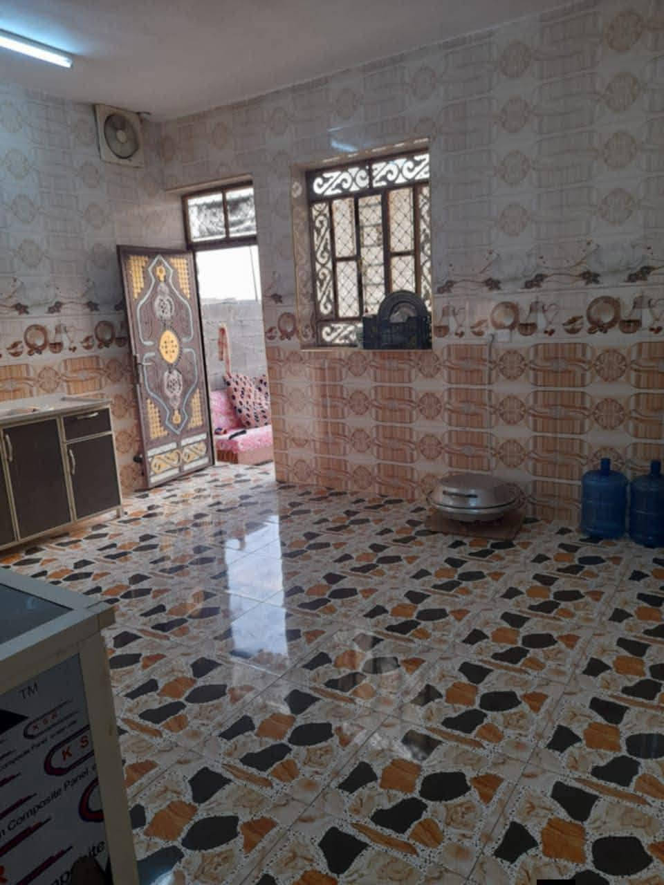 بيت للبيع
السلام عليكم يوجد بيت للبيع
بيت للبيع ركن على الحولي مباشر خلف التربية

 تم تقديم معاملة طابو وطالع علي مساح

بيت كامل بناء حديث ماء وكهرباء فوول
يتكون البيت من...
غرفتين نوم وصالة ومطبخ واستقبال
ومجمع صحيات
وصحيات خارجية
 وحديقة وكراج سياره

وكما موضح بالصور

السعر 39مليون 

للاستفسار الاتصال على الارقام التاليه

***********
***********
