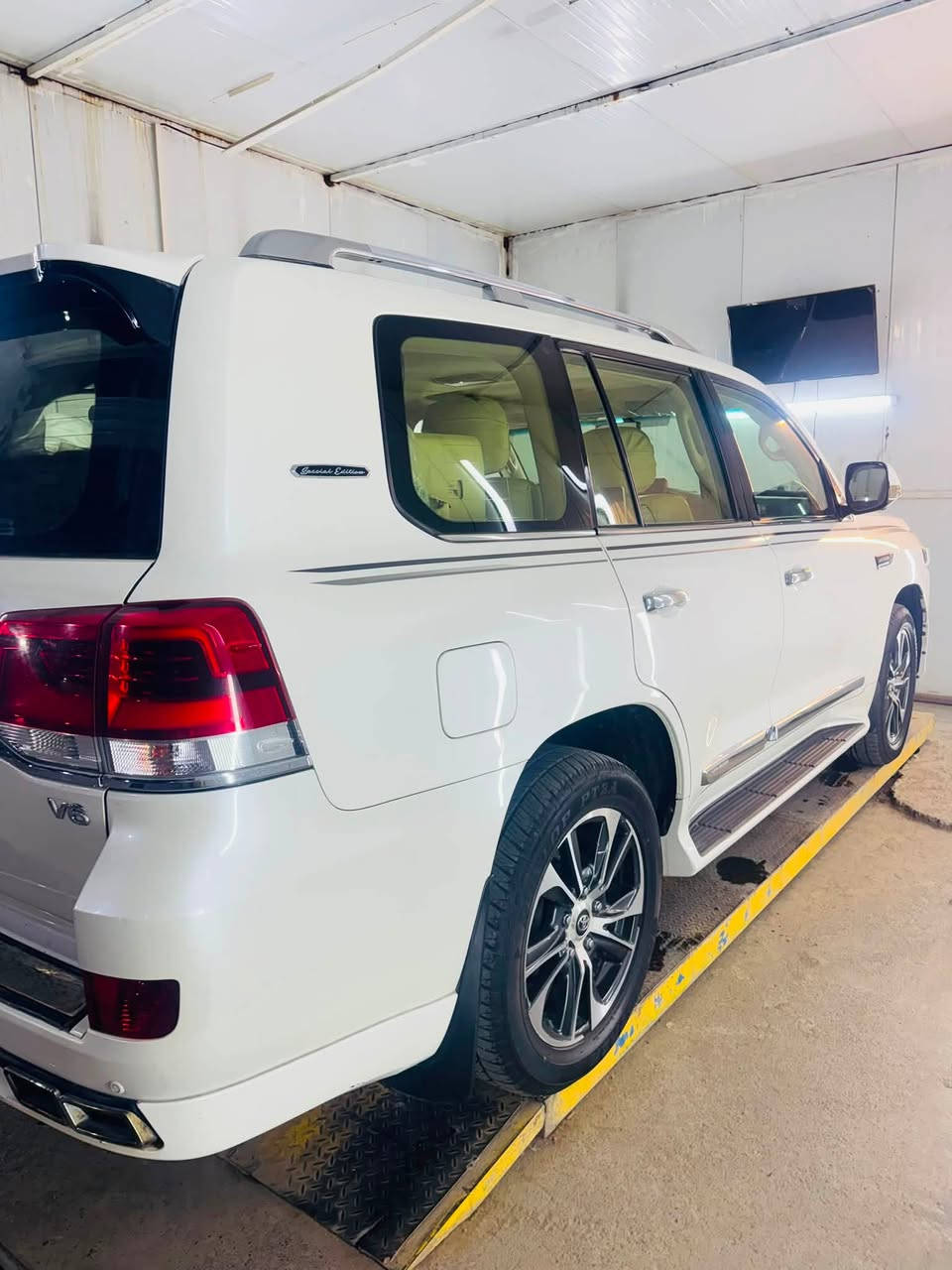 السلام عليكم ورحمة الله وبركاته
🚘 للبيع لاندكروز موديل 2020

▫️ ساز – باب أول
▫️ الممشى: 69,000 كم
▫️ السيارة باسمي
▫️ المحرك مفتوح
▫️ بيها بارد كد شبر
▫️ بيها صبغ كد شبر
▫️ العنوان: بغداد
💰 السعر: 5 دفاتر

📞 للاستفسار: ***********
