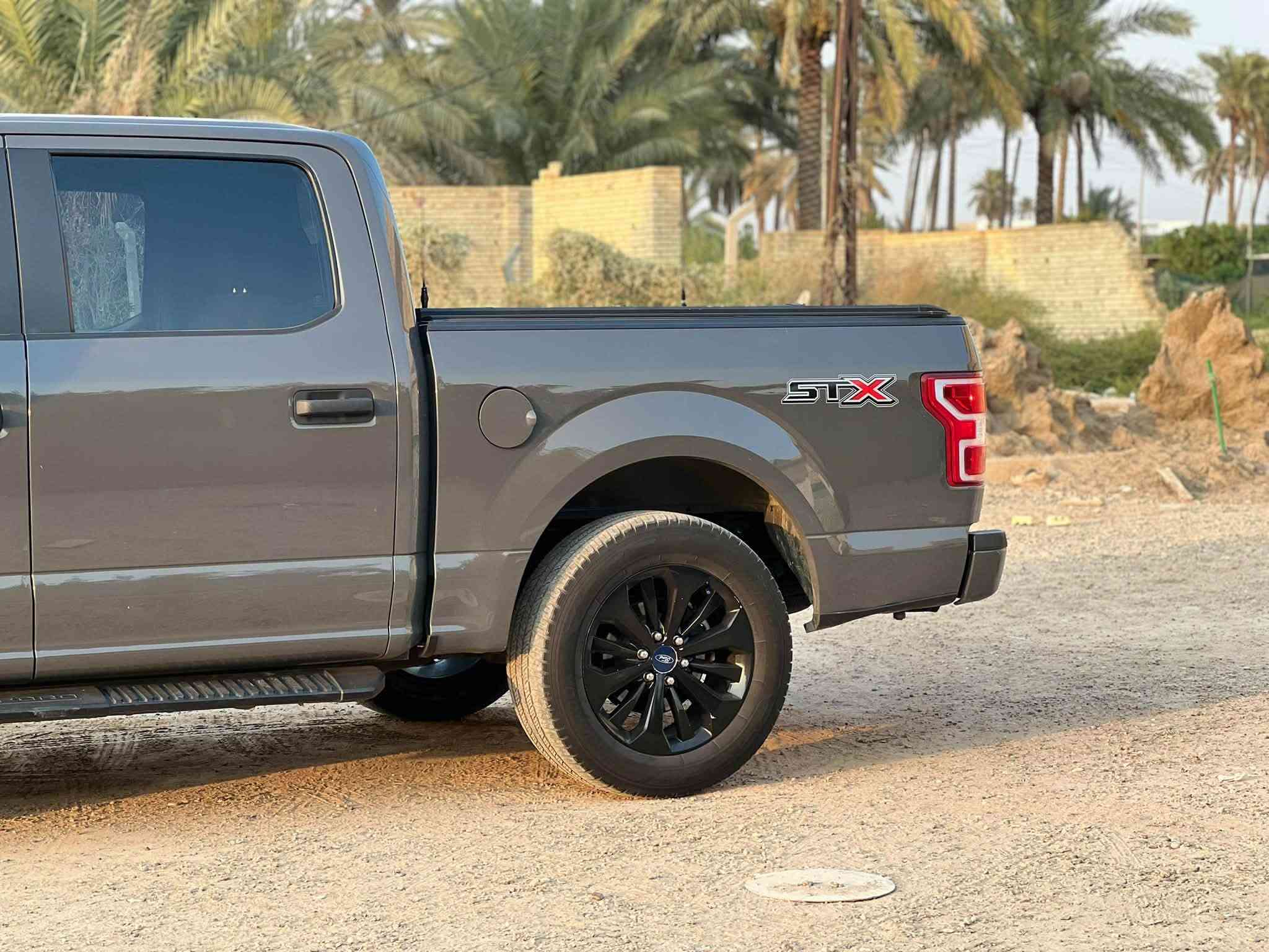 السلام عليكم فورد 2020
‏f150 /stx
محدثة بجم رابتر محرك 2700 توين تيربو اكثر محرك مرغوب بلفورد حادثة جاملغ الايمن تبديل وصبغ خشم البنيد فقط كير مكينة تبريد كله كفالة  / والسيارة بيهة سنوية تضليل جديدة وشرط التحويل والسيارة محدثة عربي والبدي مغلف 
الموصفات 
كير تعليك 10 نمر 
شاشة اعطال في الدشبول
شاشة كبيرة لمس
كامرة خلفية 
حساس خلفي 
رادار امامي 
ويل 20 
تبريد قطعتين 
وبعد بيهة مواصفات اكثر 
السعر 220 ورقة وبيهة مجال 
***********
العنوان حي سومر شارع المدارس 

@@

نص مكتوب في الصور:
- 15:00 2023.7.13 POCO C85
- 15.01.2023 17:13 POCO C85