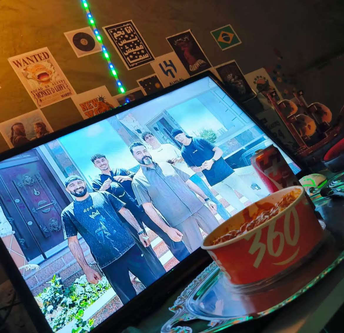 شاشة بدون انترنيت مرتبه ونضيفة دقتها 1080، 60 هيرتز ب50 الف مكاني بياع حي التراث
