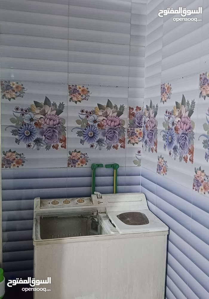 (سكن مشترك طلاب او موظفين)
شقة  في شارع فلسطين حي المستنصرية مؤثثة (اجهزة تبريد سبلت مكيف مبردات مراوح ثلاجة غسالة طباخ تخم قنفات وسرير لكل نفر  ...الخ 
بالاظافة الى خط سحب وانترنيت .
الايجار للنفر الواحد 150 الف شامل اجور النت والسحب
***********
