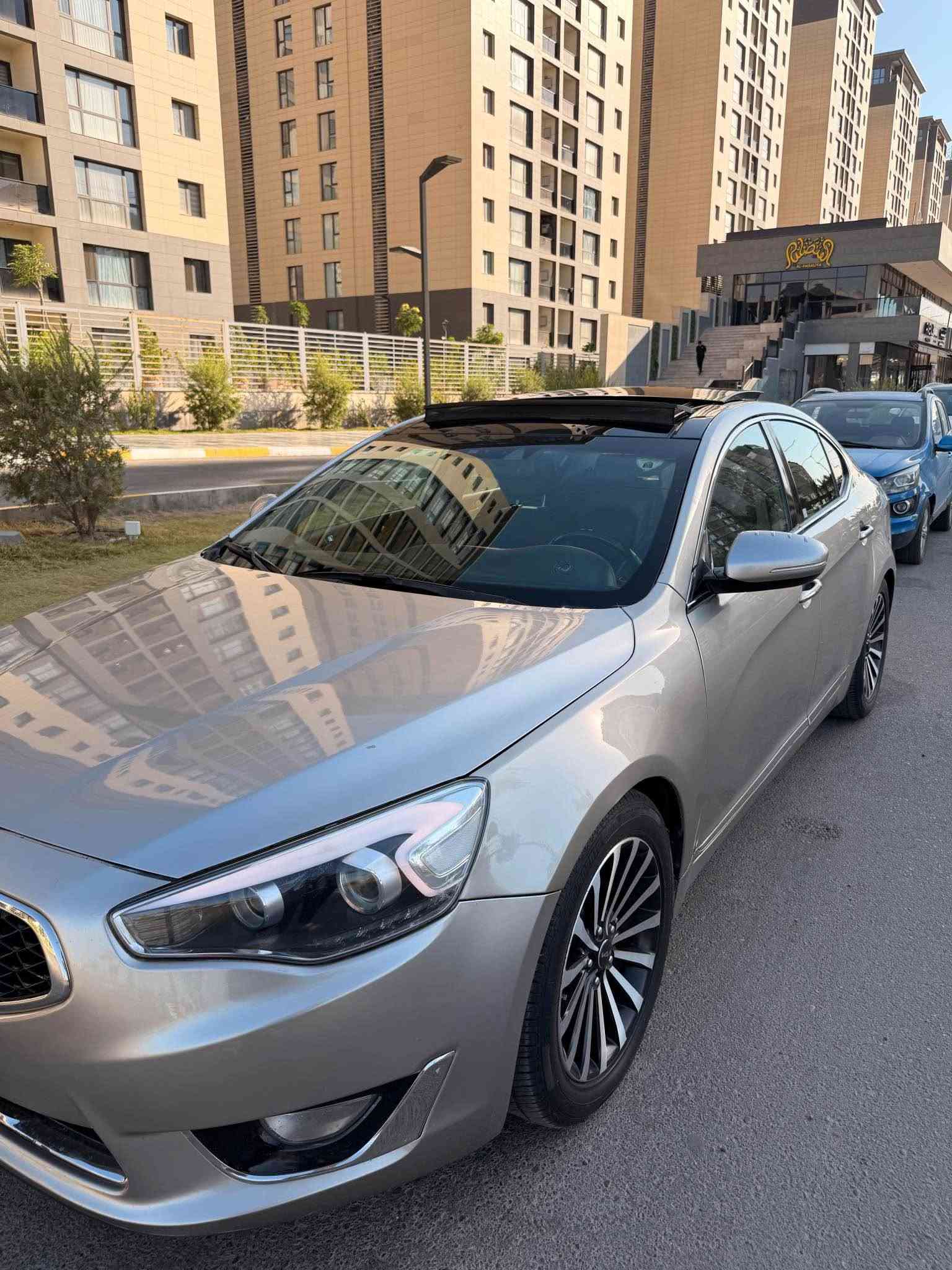 🔥 للبيع او المراوس حسب القناعه كيا كادنزا 2014  وارد أمريكي 🇺🇸

🚘 KIA CADENZA 2014 – 3.3 GDI V6
وارد أمريكي | جاملغ وبنيد | مواصفات كاملة

✨ الأوبشنات:
* محرك 3.3 GDI V6
* قير أوتوماتيك 6 سرعات
* تشغيل بصمة / دخول ذكي
* تشغيل عن بُعد
* فتحة سقف بانوراما
* جلد
* تسخين وتبريد كراسي
* كراسي كهرباء
* ذاكرة كرسي السائق
* دركسون كهربائي/مالتي
* تحكم صوتي
* شاشة أصلية
* كاميرا خلفية
* حساسات أمامية وخلفية
* رادار
* مثبت سرعة
* تحذير النقطة العمياء
* تحذير الخروج عن المسار
* ستائر خلفية
* تكييف أوتوماتيك
* تحكم تكييف خلفي
* نظام صوت Infinity
* إضاءة LED
* مرايات كهرباء وطي
* ABS + Airbags
* Traction Control
🔥 السيارة جاهزة ومابيها اي نقص 
📍 الموقع: بغداد حي الجهاد 
💰 السعر: [128ورقة]
📞 للاتصال: [***********
*********** بغداد, العراق

