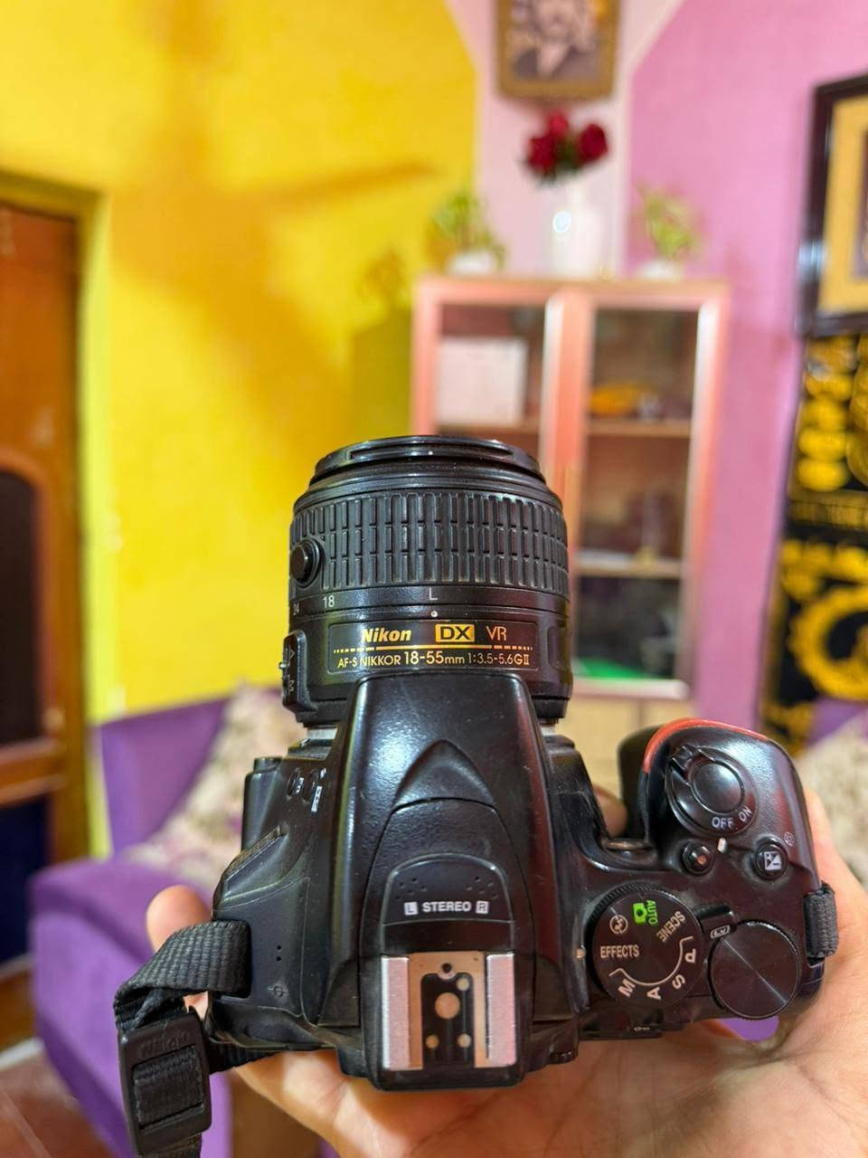 📸 للبيع كاميرا Nikon D5600

كاميرا نيكون D5600 بحالة جيدة جداً، والتصوير نظيف وعالي الجودة ومناسبة للتصوير الشخصي، المناسبات والمبتدئين والمحترفين.

🔹 المحتويات والملحقات:
• كاميرا Nikon D5600
• عدسة 18-55mm
• عدسة 70-300mm
• عدد 3 بطاريات أصلية 🔋
• شاحن أصلي
• جميع الملحقات جاهزة للتسليم

⚠️ ملاحظة مهمة:
عدسة 70-300mm يوجد فيها خلل بالماطور (الأوتوفوكس)، لكن العدسة تصور ونظافتها عالية، لذلك تم توضيح الخلل بكل شفافية.

📷 الكاميرا والعدسة 18-55 مناسبة للتصوير بشكل ممتاز، والـ70-300 خيار ممتاز للزووم والتصوير من مسافات بعيدة.

💰 السعر: ٣٧٥
📍 البيع للجادين فقط
📩 للاستفسار والتواصل: ***********
📍 ذيقار سوق الشيوخ
