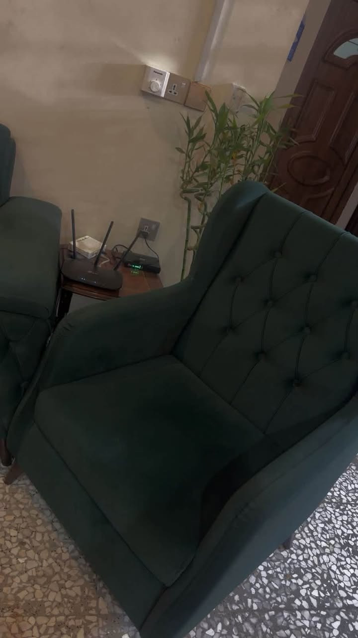 للبيع قنفات بحالة جيدة جدًا 🛋️✨
نظيفة ومحافظة عليها، مناسبة للبيت أو الصالون.
البيع بسبب [تغيير الأثاث/].
السعر: 750 الف جديد وقابل للتفاوض للجادين.
الموقع: الغزالية 
للاستفسار مراسلة خاص 📩
***********
