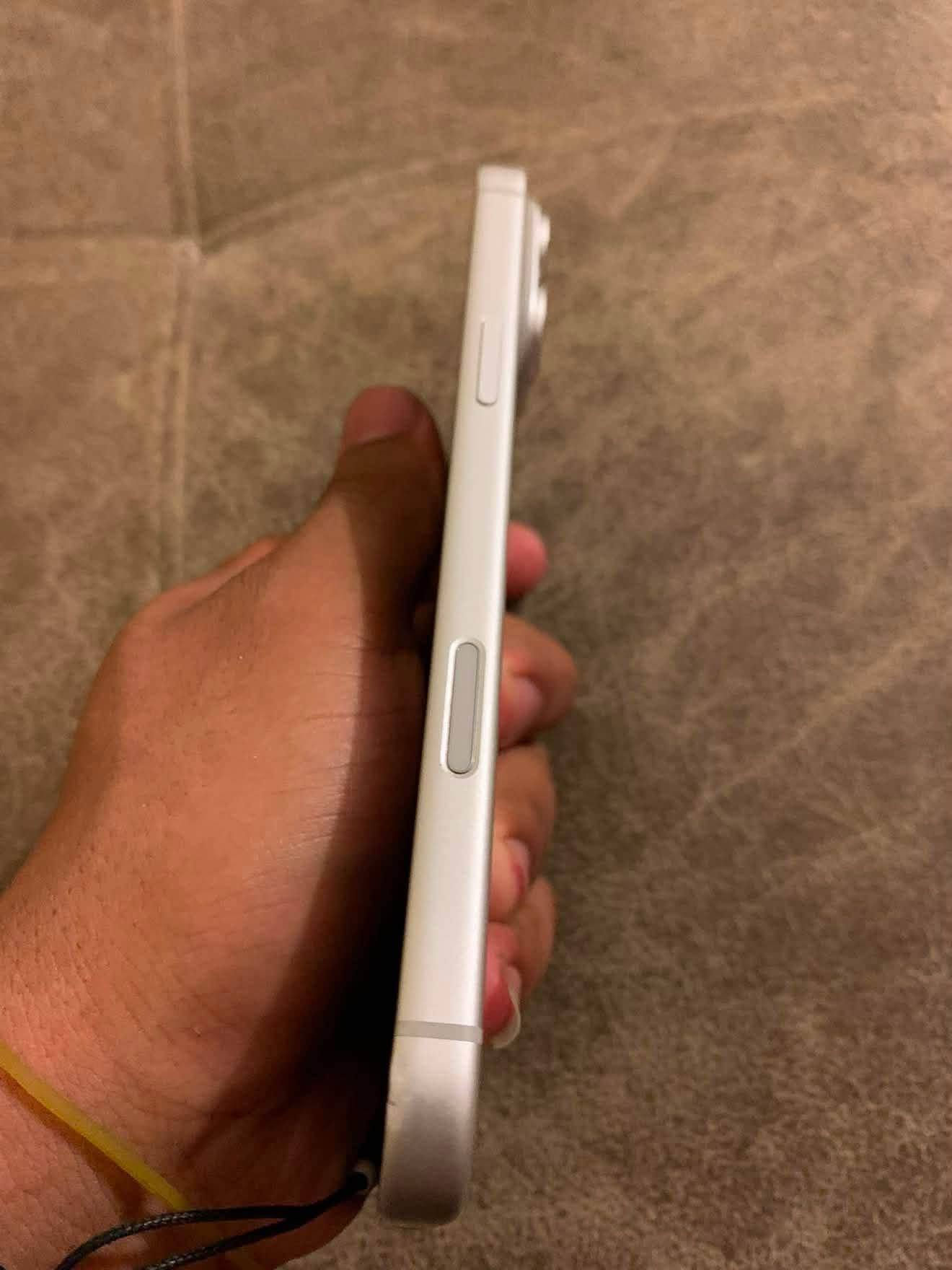 17 pro max للبيع مكاني بغداد العطيفيه
***********

نص مكتوب في الصور:
- حول الاسم عبدالله إصدار iOS 26.5.2 اسم الطراز iPhone 17 Pro Max رقم الطراز MFY84J/A الرقم التسلسلي FLQ416N7GW الضمان المحدود تاريخ انتهاء الصلاحية ٢٠٢٦/١١/٢٠ الأغاني 0 الفيديوهات 695 الصور 496 التطبيقات 27 السعة 256 غ.ب. متوفرة 162.74 غ.ب. عنوان Wi-Fi 10:7D:C8:26:07:8E
- حالة البطارية عادية تعمل بطارية iPhone هذه على النحو المتوقع. حول البطارية والضمان... حالة البطارية الحد الأقصى للقدرة 97% هذا قياس لقدرة البطارية مقارنة بقدرتها عندما كانت جديدة. قد تتسبب القدرة المنخفضة بتقليل ساعات الاستخدام بين عملية الشحن والأخرى. عدد الدورات 223 هذا هو عدد مرات استهلاك iPhone لققدرة البطارية. معرفة المزيد... تاريخ التصنيع سبتمبر 2025 أول استخدام نوفمبر 2025