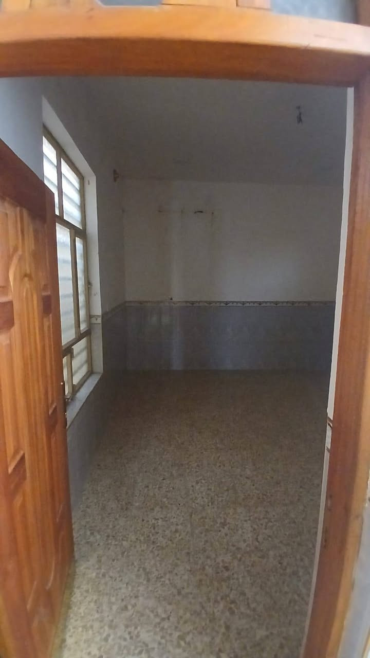 اسلام عليكم بيت للبيع مساحه 200متر طابوك جمهوري بيت جاهز بناء حديث العنوان الحميديه القريه للستفسار الاتصال على الرقم ***********
