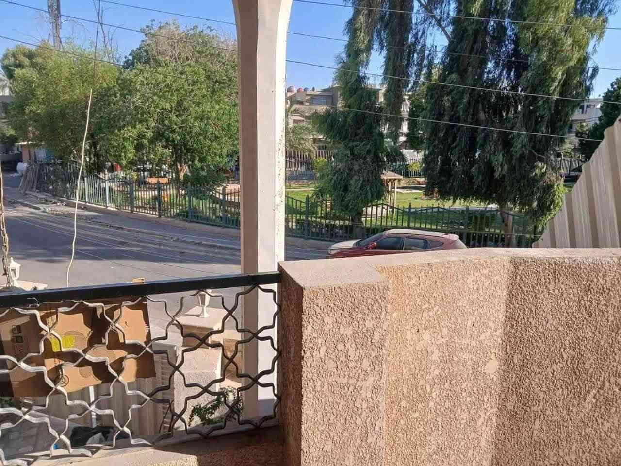 🏠 للإيجار – طابق اول في السيدية
طابق اول مستقل للإيجار في منطقة السيدية، مقابل حديقة ساحه الهنداوي  ويبعد دقيقه فقط عن شارع التجاري، وخلف أسواق حمص.

 المساحة: 150 متر مربع

 يتكون من: 3 غرف + حمام + مطبخ

 درج مستقل

 يحتوي على بلكونتين (شرفتين) جميلتين بإطلالة مميزة

 موقع هادئ وقريب من جميع الخدمات والأسواق

📞 للاستفسار ومعرفة تفاصيل الإيجار،
مكتب الرواد للتطوير العقاري 
***********-***********
