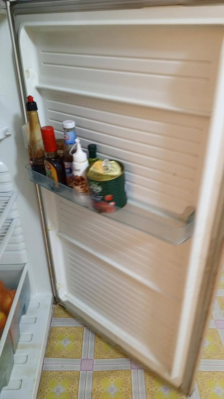 سلام عليكم غراض للبيع مستعجل عل بيعتهم الشراي يراسل خاص ثلاجه عل 375قفل ومبرده 75وغساله 150وبيها مجال وتعلاكه 15وعندي غساله اوتماتيك تشتغل بس تهتز ماعرف كلولي ربلات مالتهه اريدها ب100 رقم ***********
