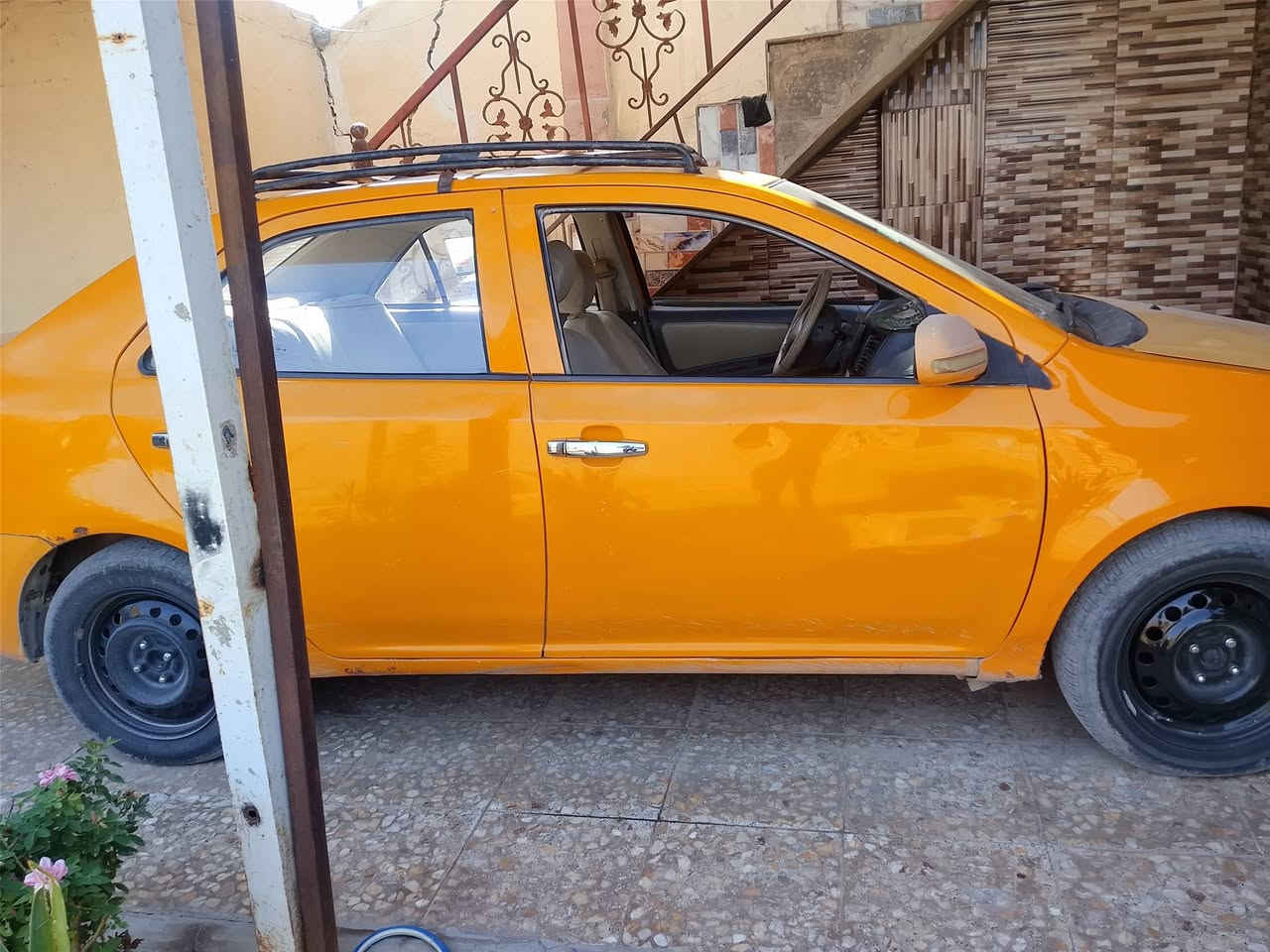 السلام عليكم 
أم كي للبيع رقم بغداد سنويه لل2029
مصفره هيئة وغرامات 
كير محرك خير من الله تواير نضيفه جدا 
غرفه نضيفه جدا ترايك للبصره 
***********
