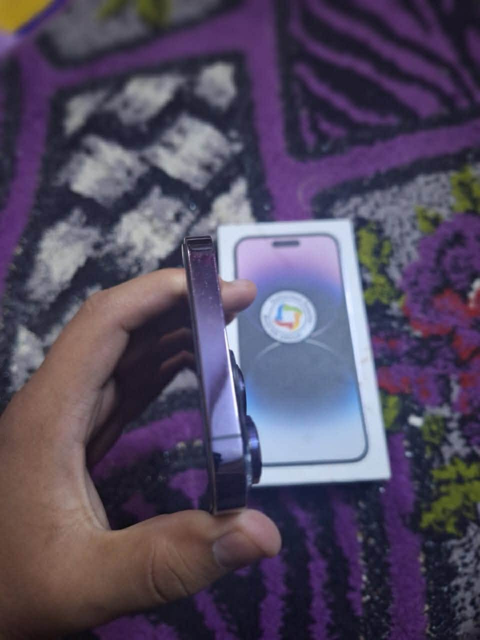 السلام عليكم جهاز أيفون ١٤ برو ماكس للبيع نضيف جدا فقط الضهر مفطور ضمان ماستر بطارية ٨٥ ذاكرة ٢٥٦ السعر ٧٢٥ وبي مجال بسيط العنوان بغداد الرشاد *********** هاذ الرقم واتساب فقط
