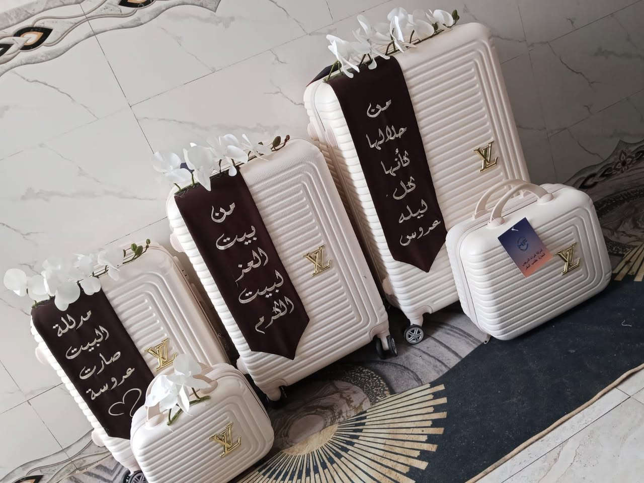 السلام عليكم تأجير ب15جنط عروس للتواصل ***********
