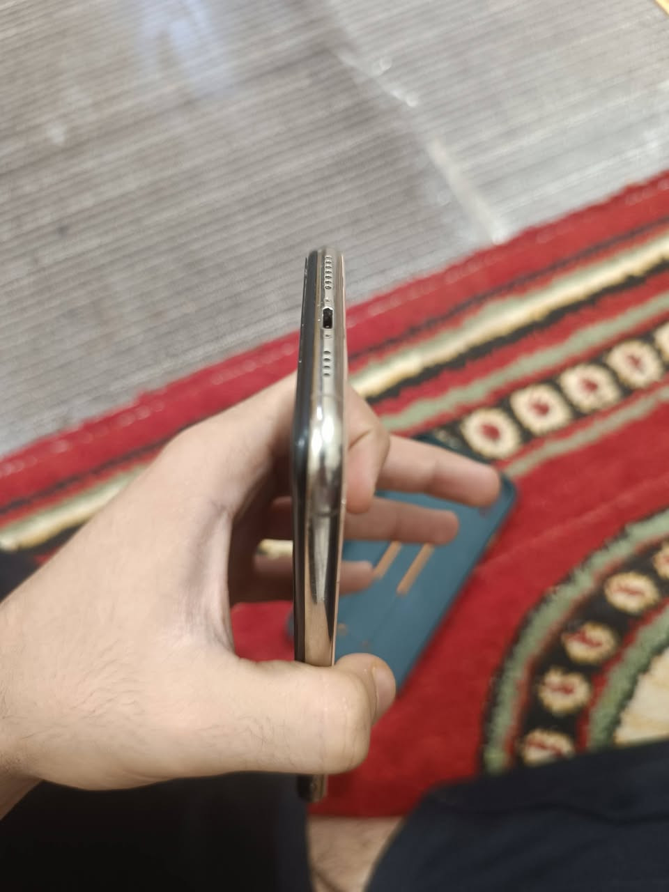 ايفون اكس ماكس مبدل شاشه اصليه 3 اختيارات وبطاريه 100 هم مبدله وجهاز كدامكم سعره 175 وبيه مجال رقم التواصل ***********
