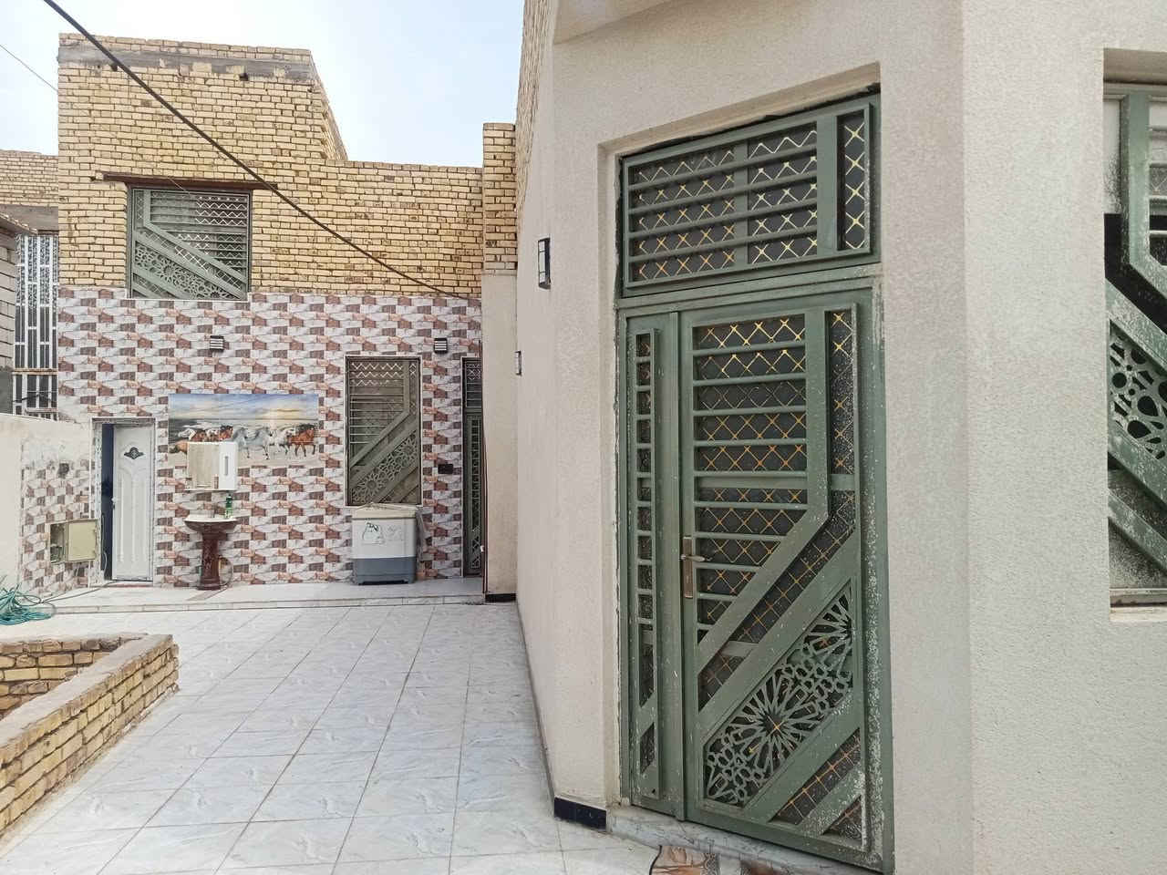 سلام عليكم بيت للبيع شارع السفينه زراعي 200 مترا بنيان جديد سعره 120 وبيه مجال قليل ***********
