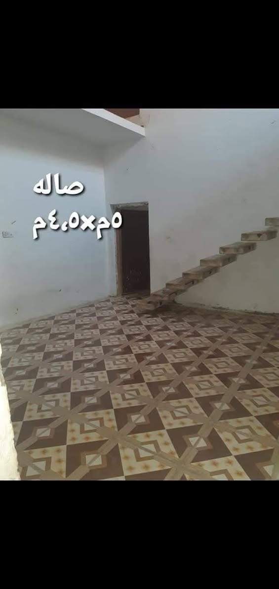 بيت للبيع مساحة 140,
العنوان ابورمانه خلف مركز الحسين 
للإستفسار ***********

نص مكتوب في الصور:
- غرفه نوم
- ٥م×٣,٥ م
- صاله
- ٥م×٤,٥م
- استقبال ٦م×٣,٢٥م
- مطبخ 3*3 متر