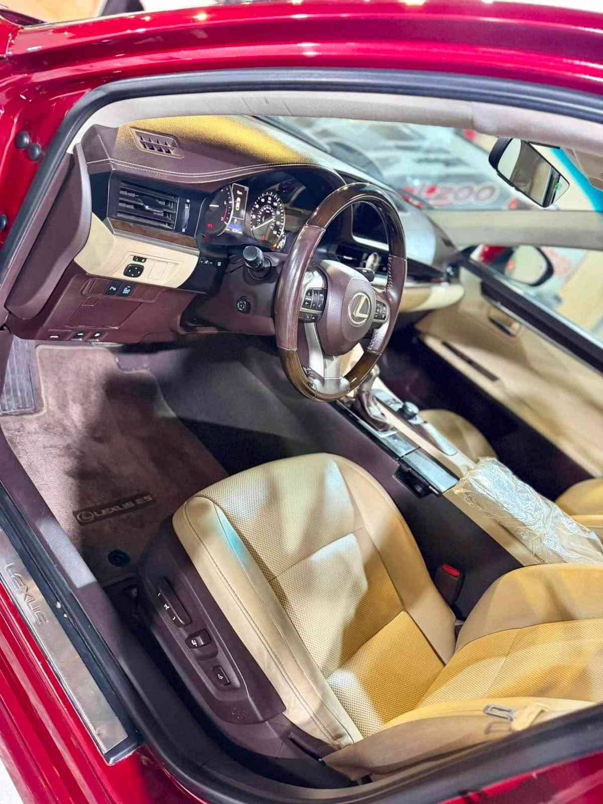 ﷽
                                                 LEXUS ES350 2016
◽️ليگزز ES 350 موديل 2016 فول مواصفات
🔹لون مميز ( ماروني ) 
        ~~~~~~~~~~~~~~~~~~~~~~~~~~~~~~~~~
مكان🌇: سليماني               
سعر💵: 158$🔐
 ☎️موبايل / ***********
                   *********** واتساب
        ~~~~~~~~~~~~~~~~~~~~~~~~~~~~~~~~~
◽️محرك V6 3.5L سته سلندر
🔹گير و محرك بشرط مامفتوح ✅
بدون صوت بدون صرف و خلل بشرط فحص
🔹ماشيه 80 الف حقيقي📦✅

▫️بيها {{ بنيد و نص قبغ جنتة صبوغ }} بدون داخل❌
🔹سيارة جديد حيل حيلوة نضيفة📦

◽️مواصفات
{{ بصمة - فتحة - داخل بيجي و قهواي  - رادار أمامي و جانبي   - كشنات جلد - كشن تتفيىة و تبريد - كشن و ستيرن كهربا - كشن خزن  - شاشة - ماوص - تبريد مركزي - نيزامي أيكو - نيزامي سبورت - لايت ليدو زينون - مراي شفت - ڤوليوم - بلاجكتور - بعد هواي مواصفات }}

◽️اربع تاير و ويل بيلادي جديد بدون مصروف
🔹نظافه ١٠٠٪؜ كامل سيرفس بدون نقص و بدون مصرف
🔹بسميً السنويه بشرط تحويل و خرامه
🔹سنوي و رقم و هزة كلها جديد
سياره مابيها دينار مصرف كامل من كل نواحي

نفسي يوم /تحويل و كاله حاظر
مكان / داخل سليمانيه🌆
        ~~~~~~~~~~~~~~~~~~~~~~~~~~~~~~~~~ السليمانية, العراق
