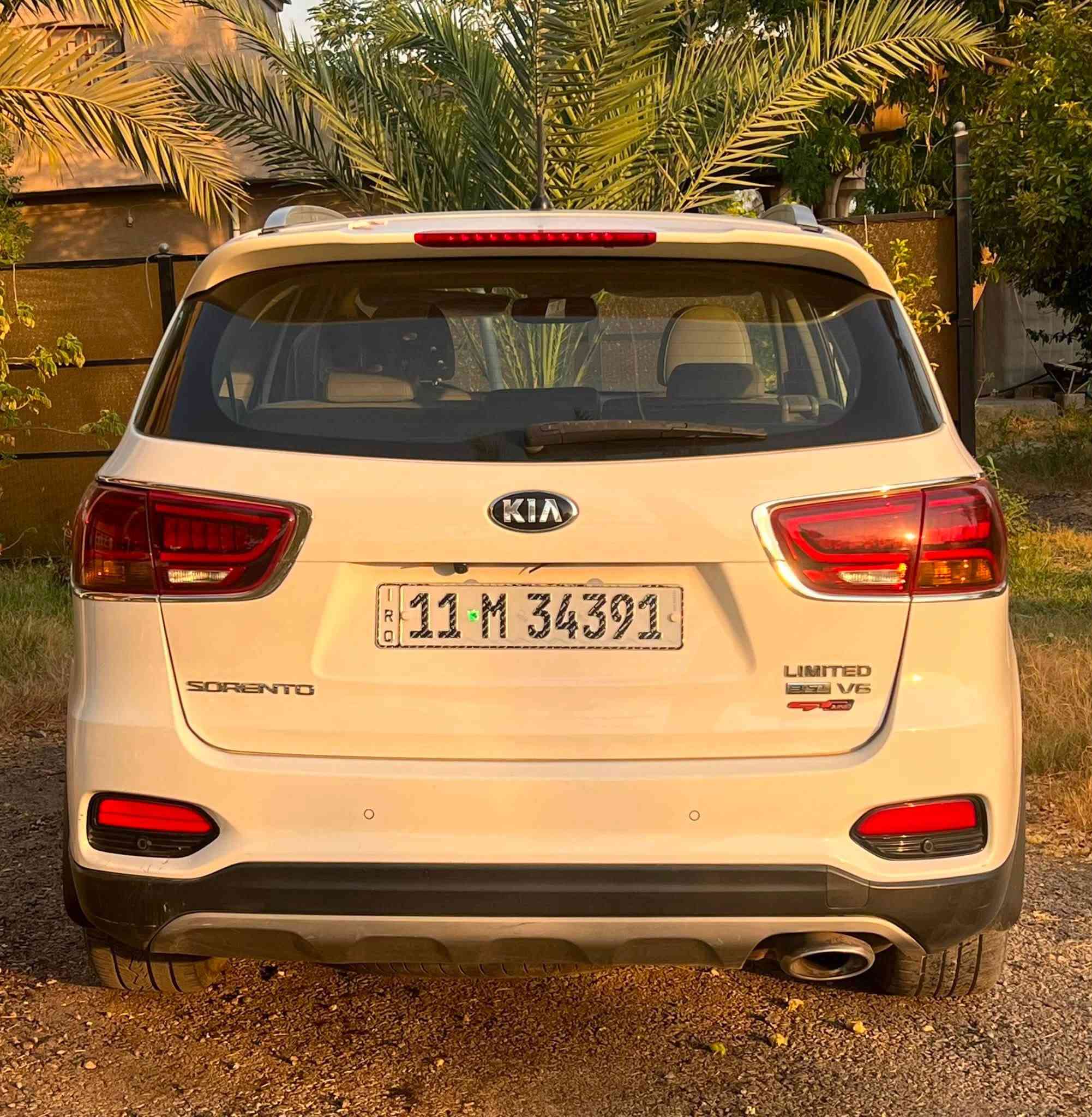 سورنتو 2018 GT-Line فول مواصفات 1/1  - السيارة 6 سلندر فور ويل ماشيه 95 حقيقي بيها فقط صبغ ربع الجاملغ الامامي سيارة نضيفه السعر 233 التواصل ***********
