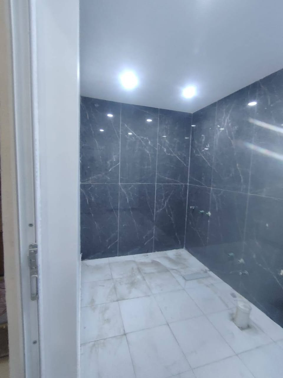 🏡 بيت طابقين للبيع – فرصة مميزة في أبي الخصيب 🏡

📐 المساحة: 200 متر
📜 الطابو: زراعي باسم عراقي – سند 25

✨ مواصفات البيت:
🔹 6 غرف نوم
🔹 صالتان
🔹 مطبخ
🔹 صحيات داخلية وخارجية
🔹 كراج سيارة
🔹 البيت جاهز للسكن وفارغ

💰 السعر: 160 مليون دينار عراقي
✅ يوجد مجال للتفاوض الجاد

📍 الموقع: البصرة – أبي الخصيب – مهيجران – قرب مدرسة شمس

📞 للاستفسار: ***********

🌟 نستقبل جميع العروض العقارية في أنحاء البصرة 🌟

#عقارات_البصرة #ابي_الخصيب #بيت_للبيع #عروض_عقارية #البصرة
